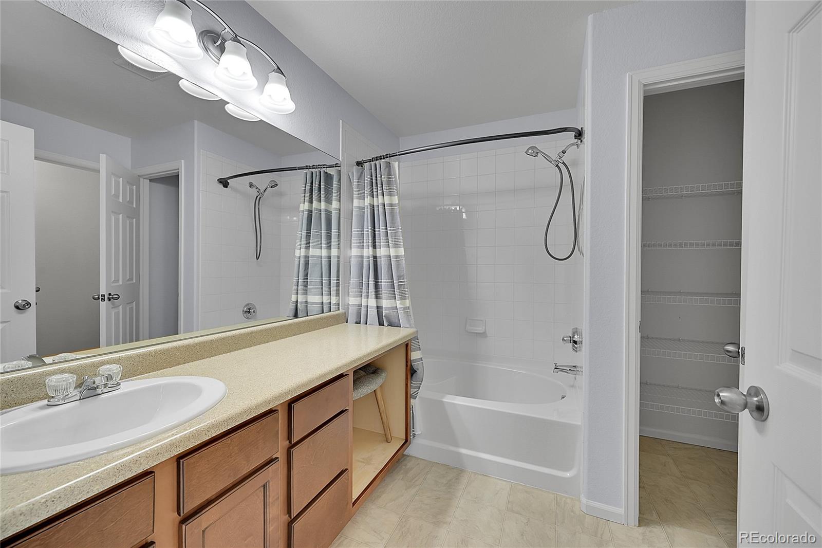 10533 Paris Street Unit: 606