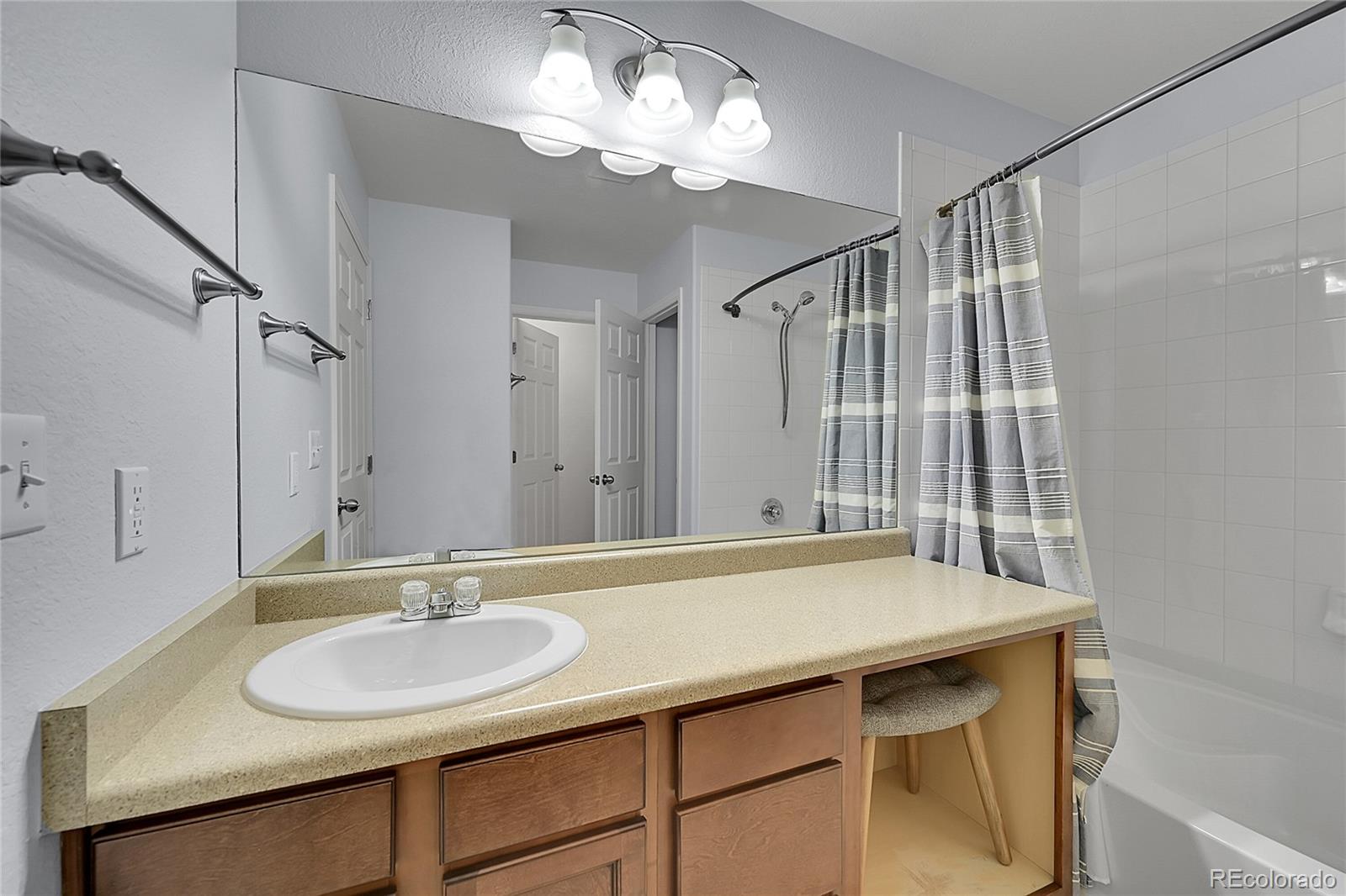 10533 Paris Street Unit: 606