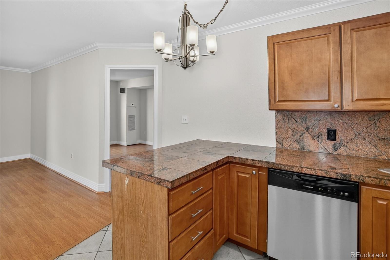 601 W 11th Avenue Unit: 121