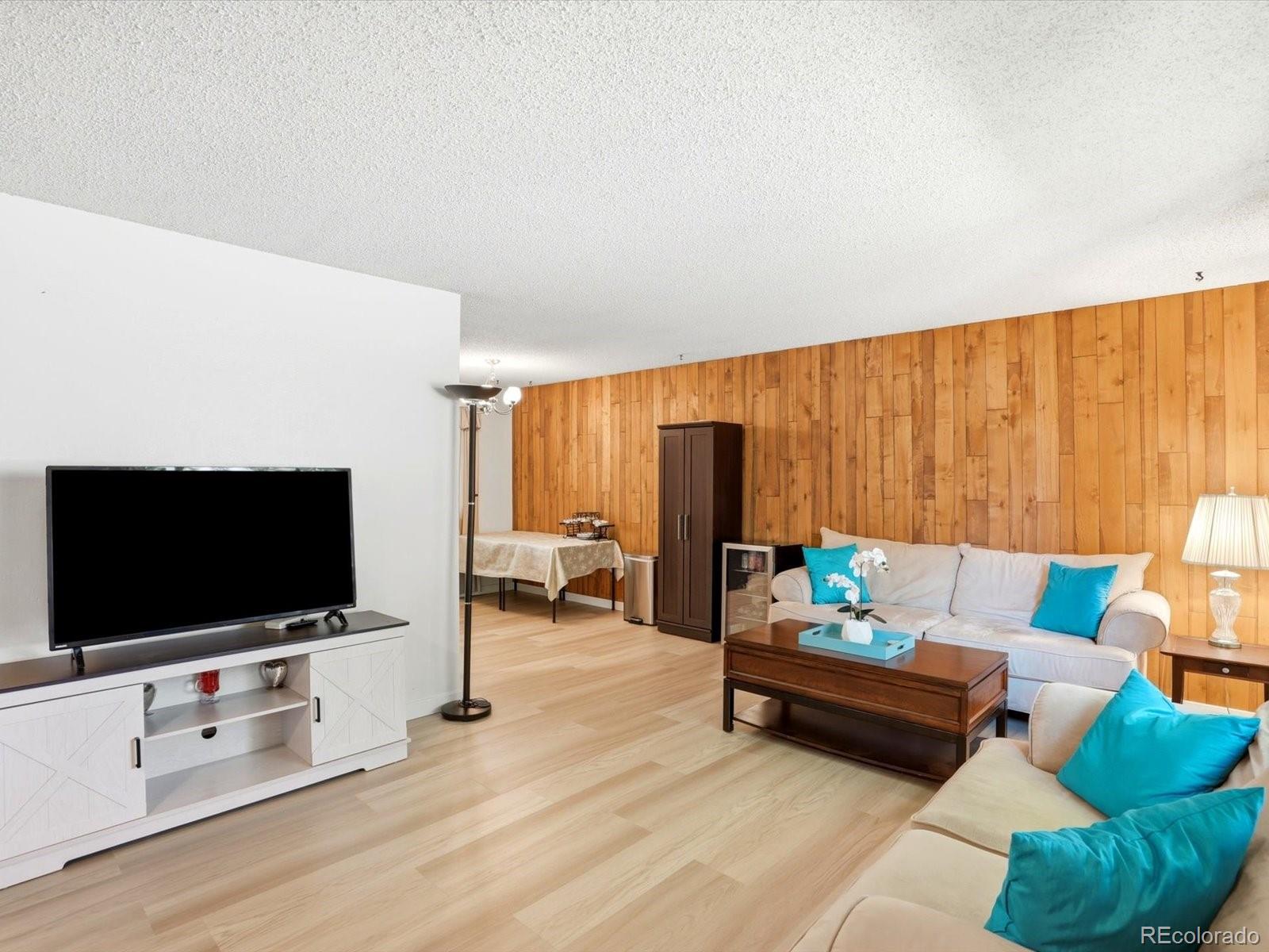 5910 W 108th Place