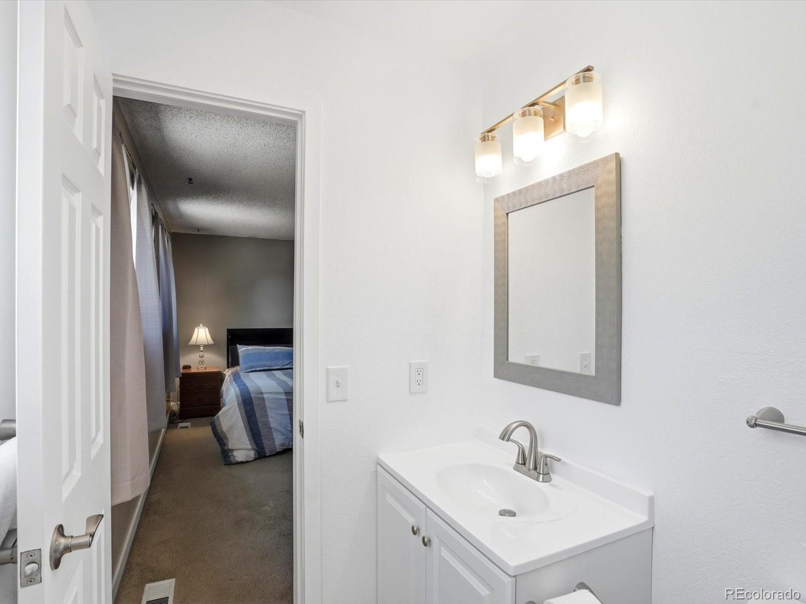 5910 W 108th Place