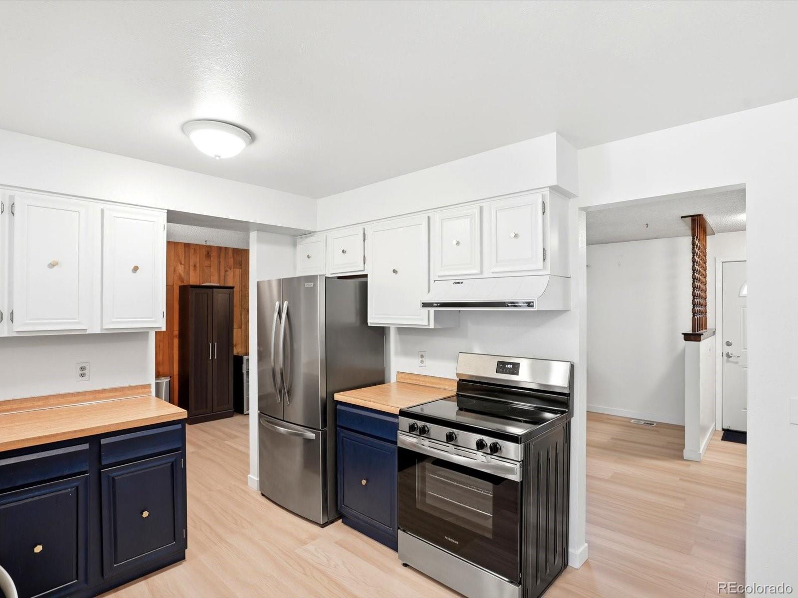 5910 W 108th Place