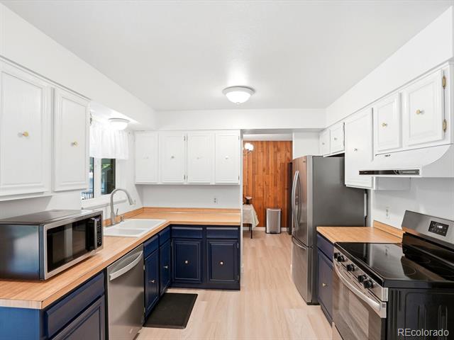 5910 W 108th Place