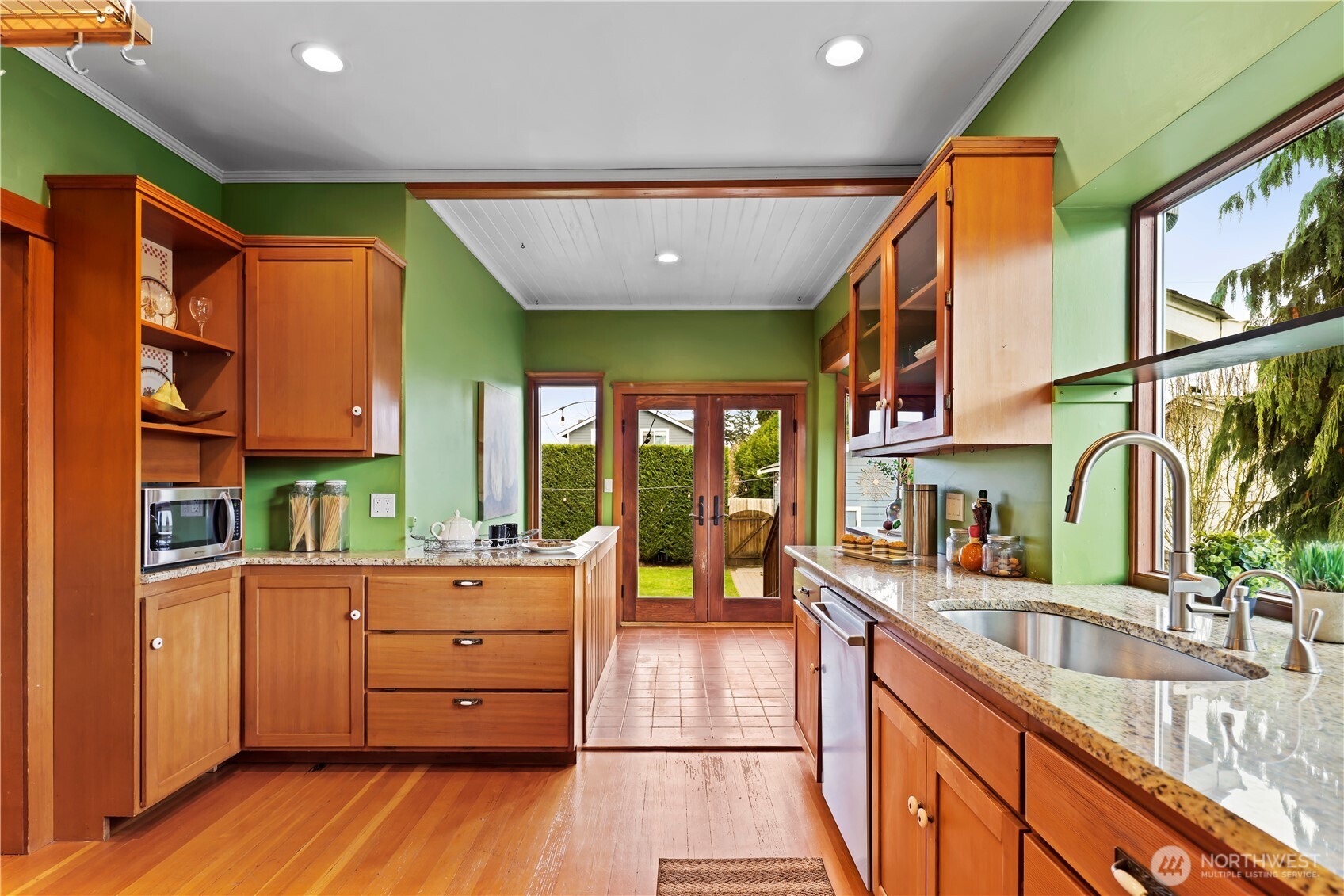 2221 Virginia
