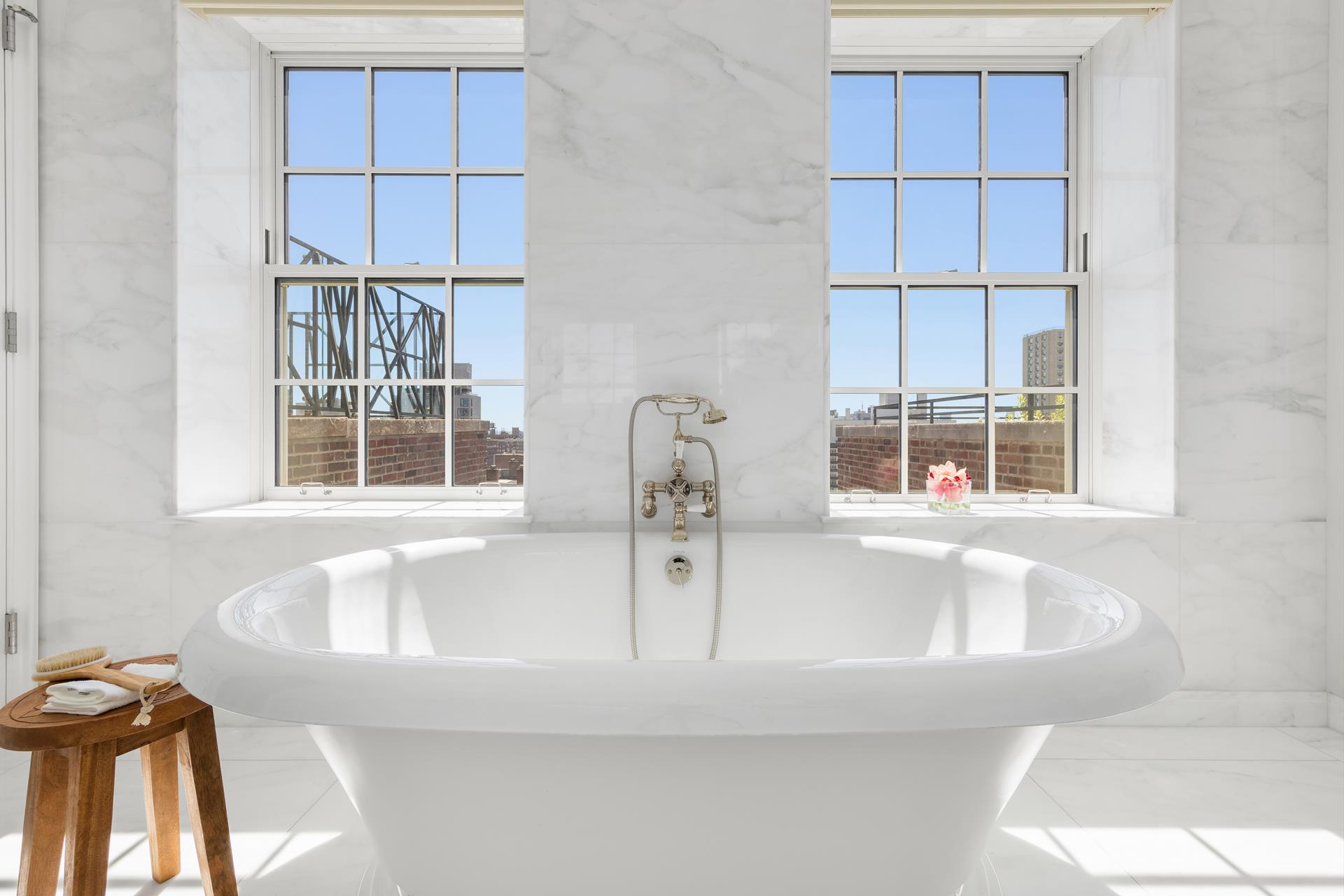 18 GRAMERCY Park S PH17
