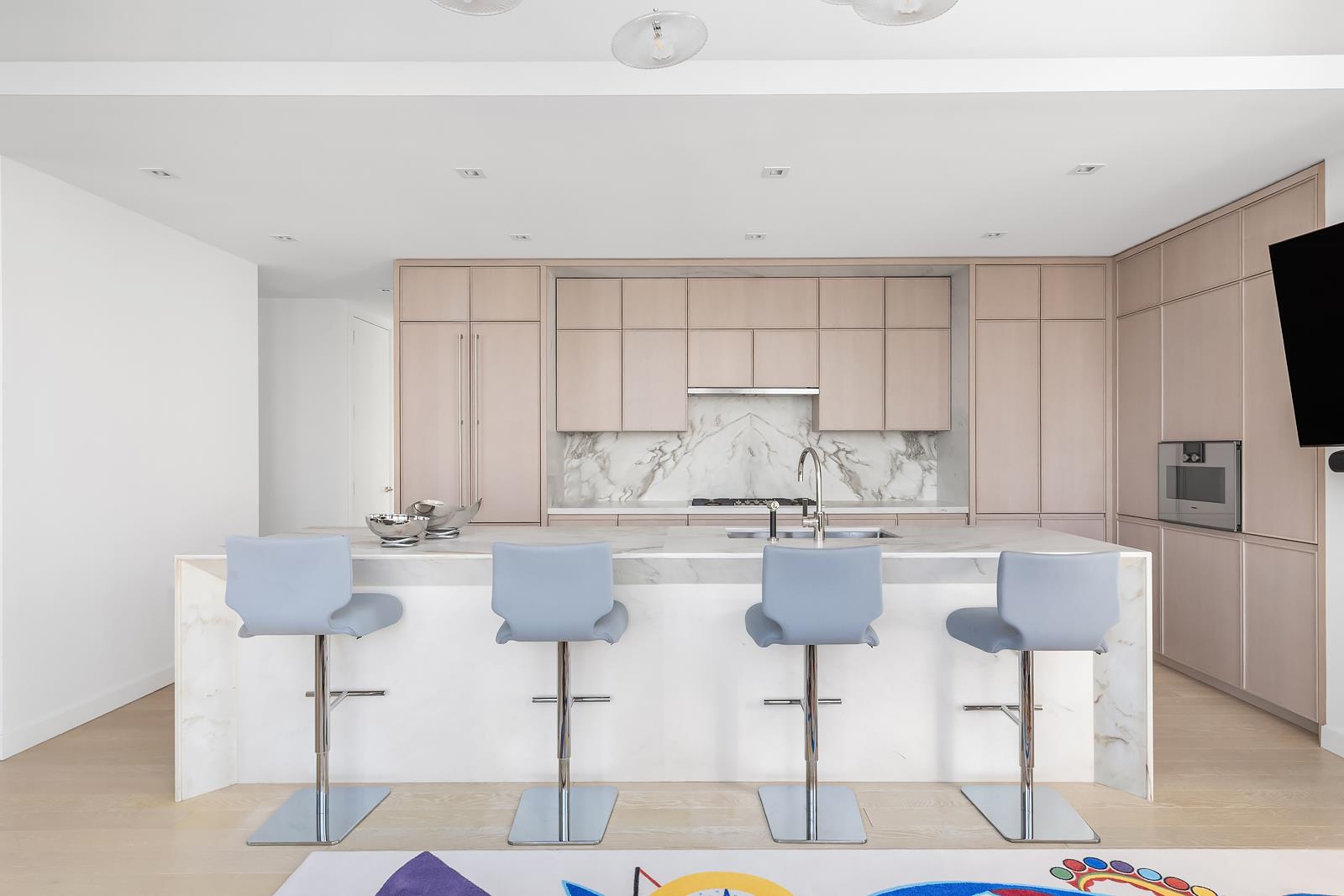 138 E 50TH Street 53