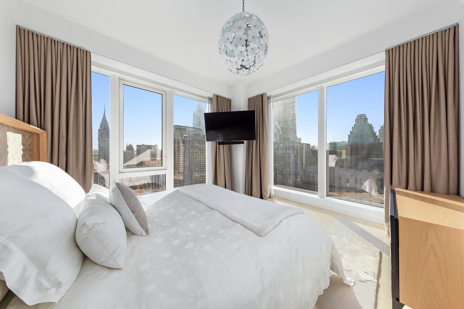 138 E 50TH Street 53