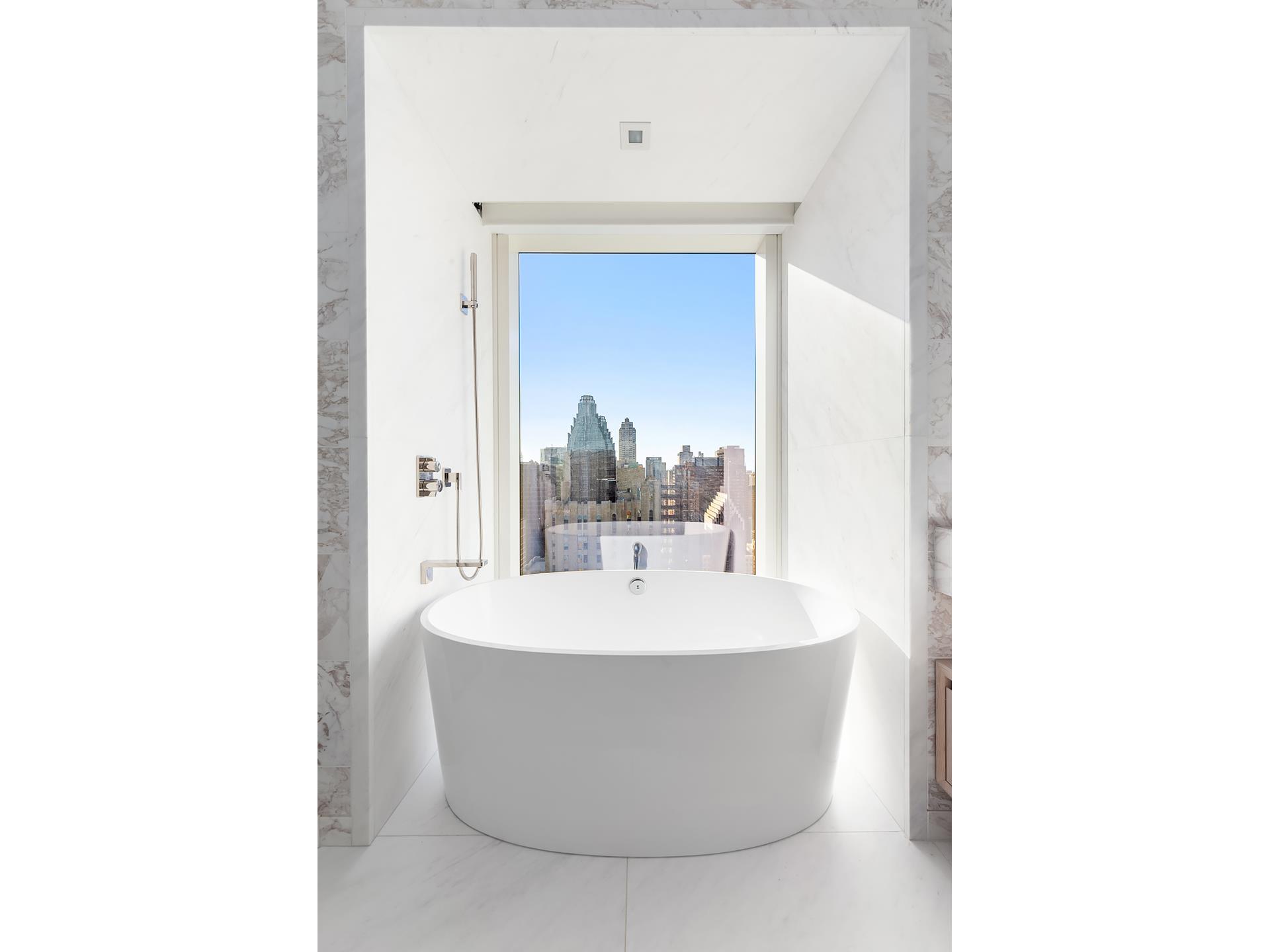 138 E 50TH Street 53