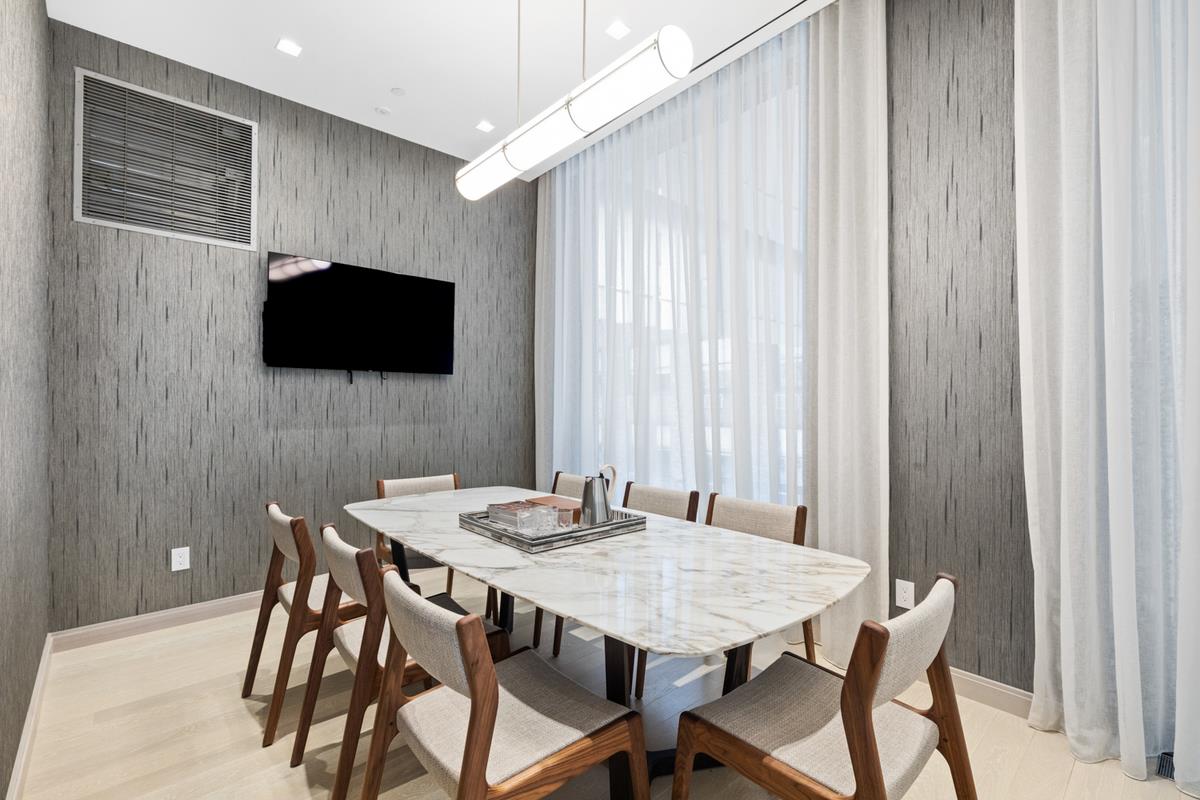 138 E 50TH Street 53