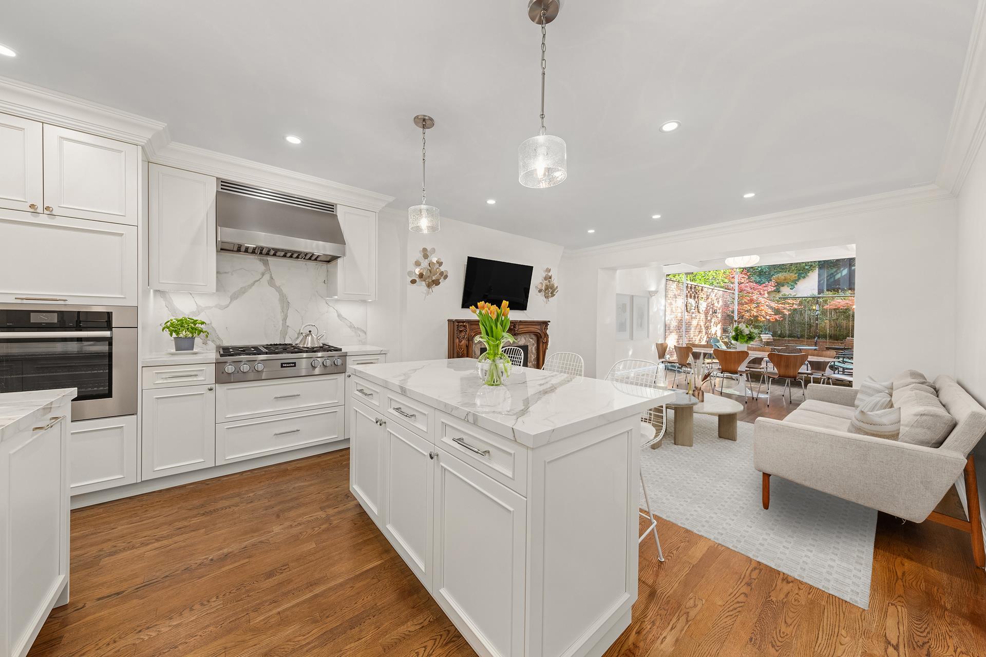 128 E 92ND Street
