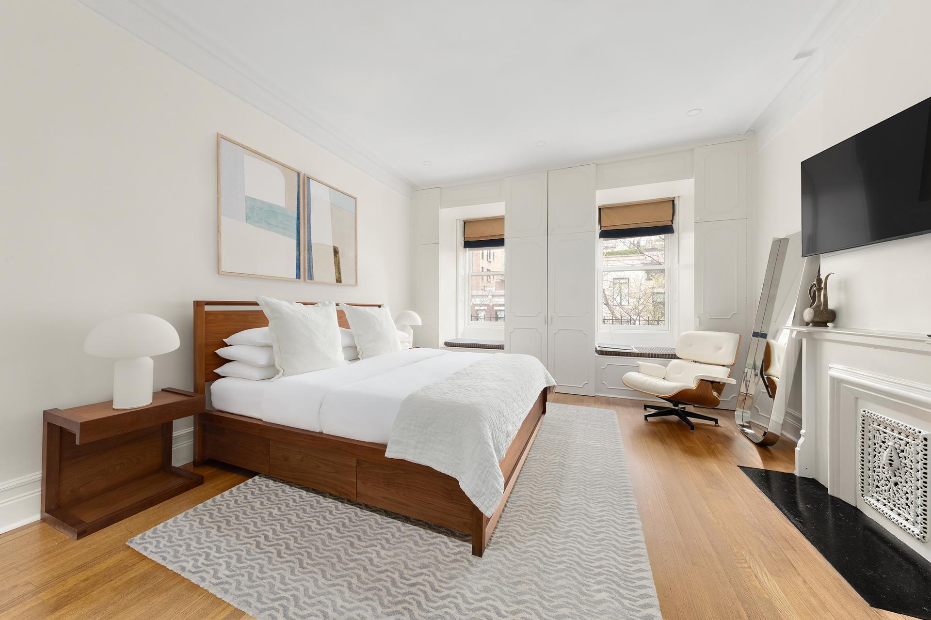 128 E 92ND Street