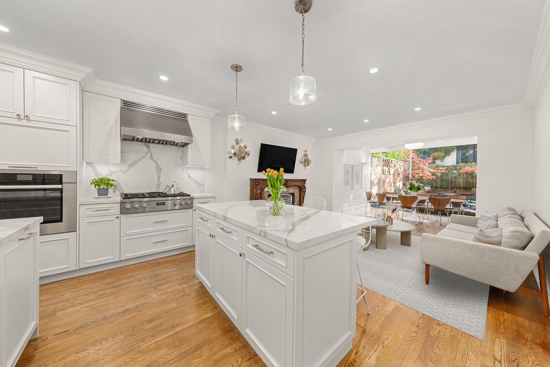 128 E 92ND Street