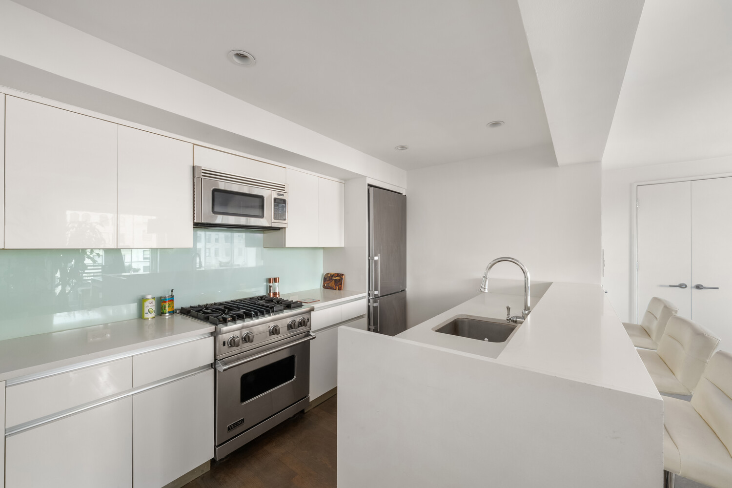 14 W 14TH Street PHB