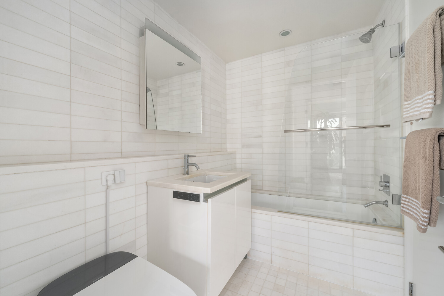 14 W 14TH Street PHB