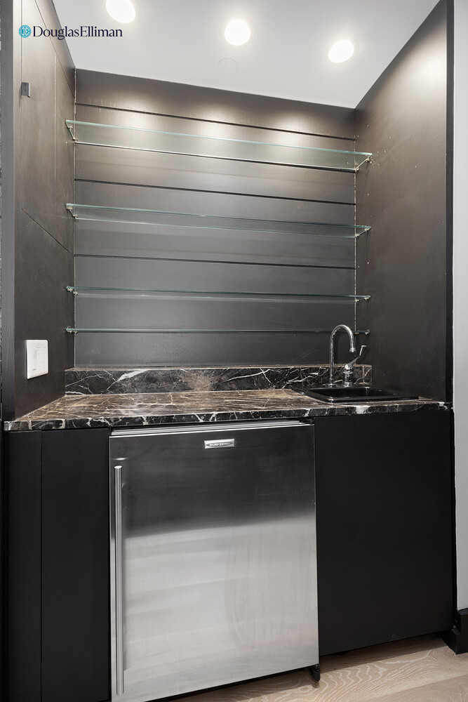 238 E 67TH Street TH