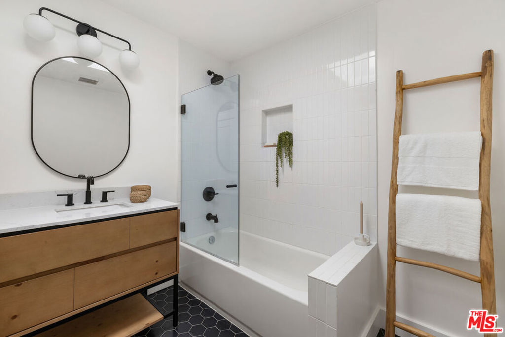 1338 Mccollum Street