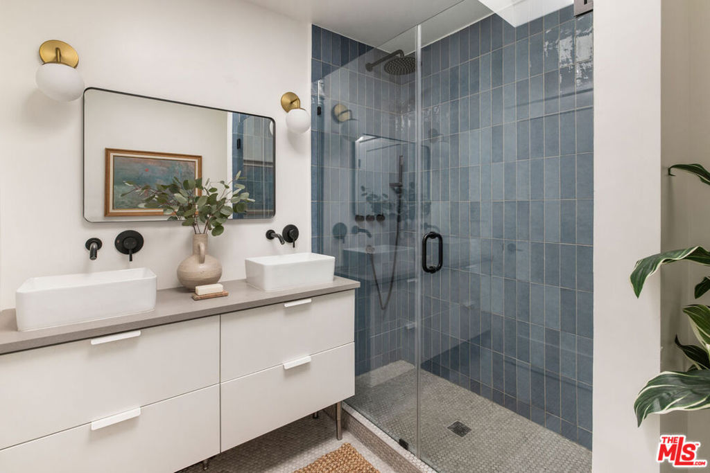 1338 Mccollum Street