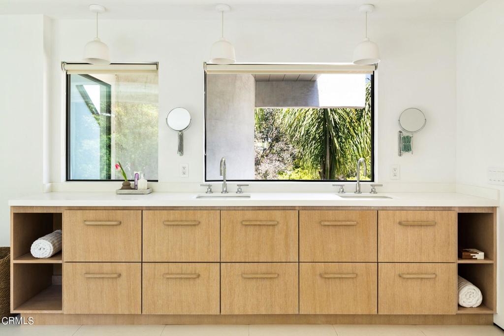 11210 Briarcliff Lane