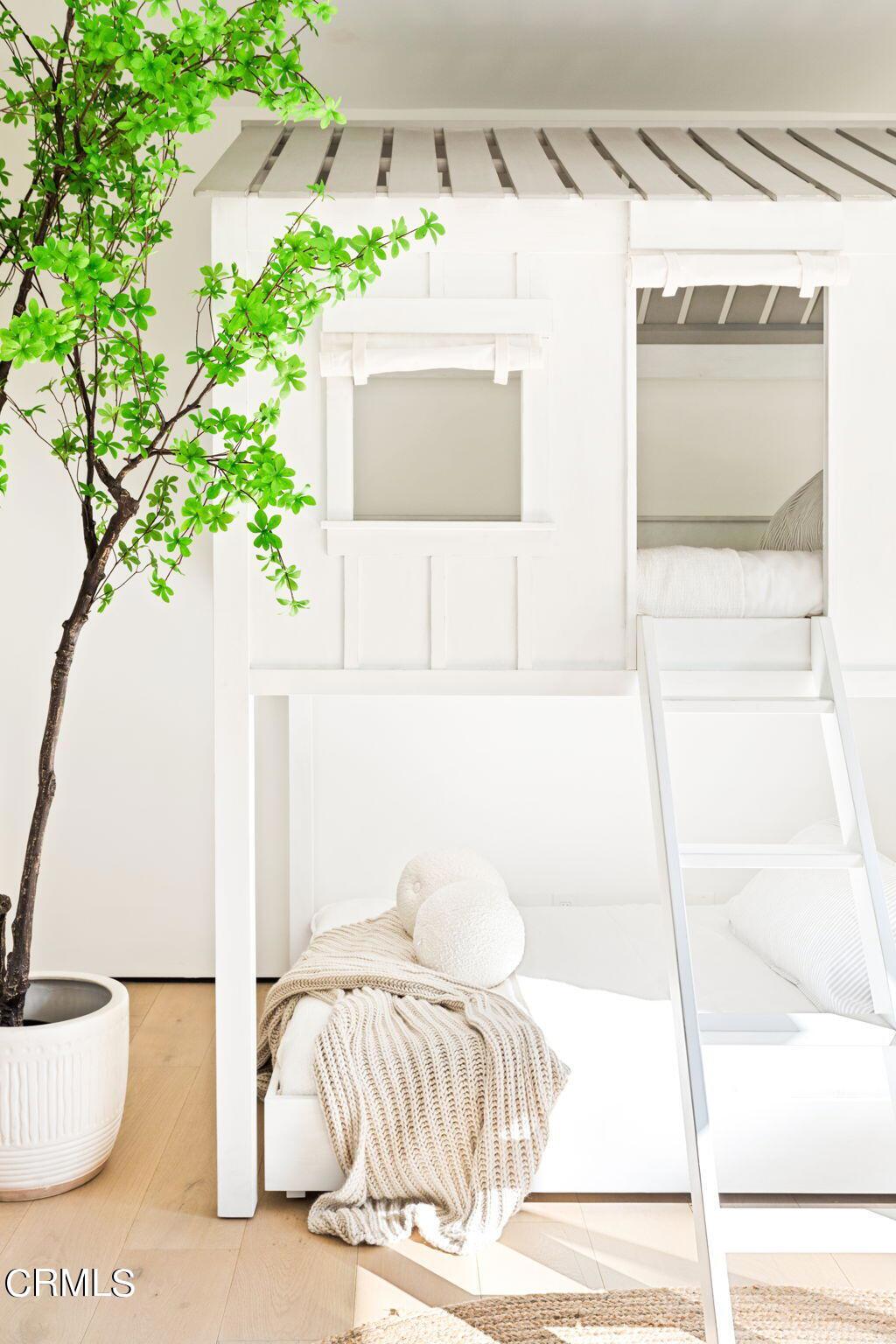 11210 Briarcliff Lane