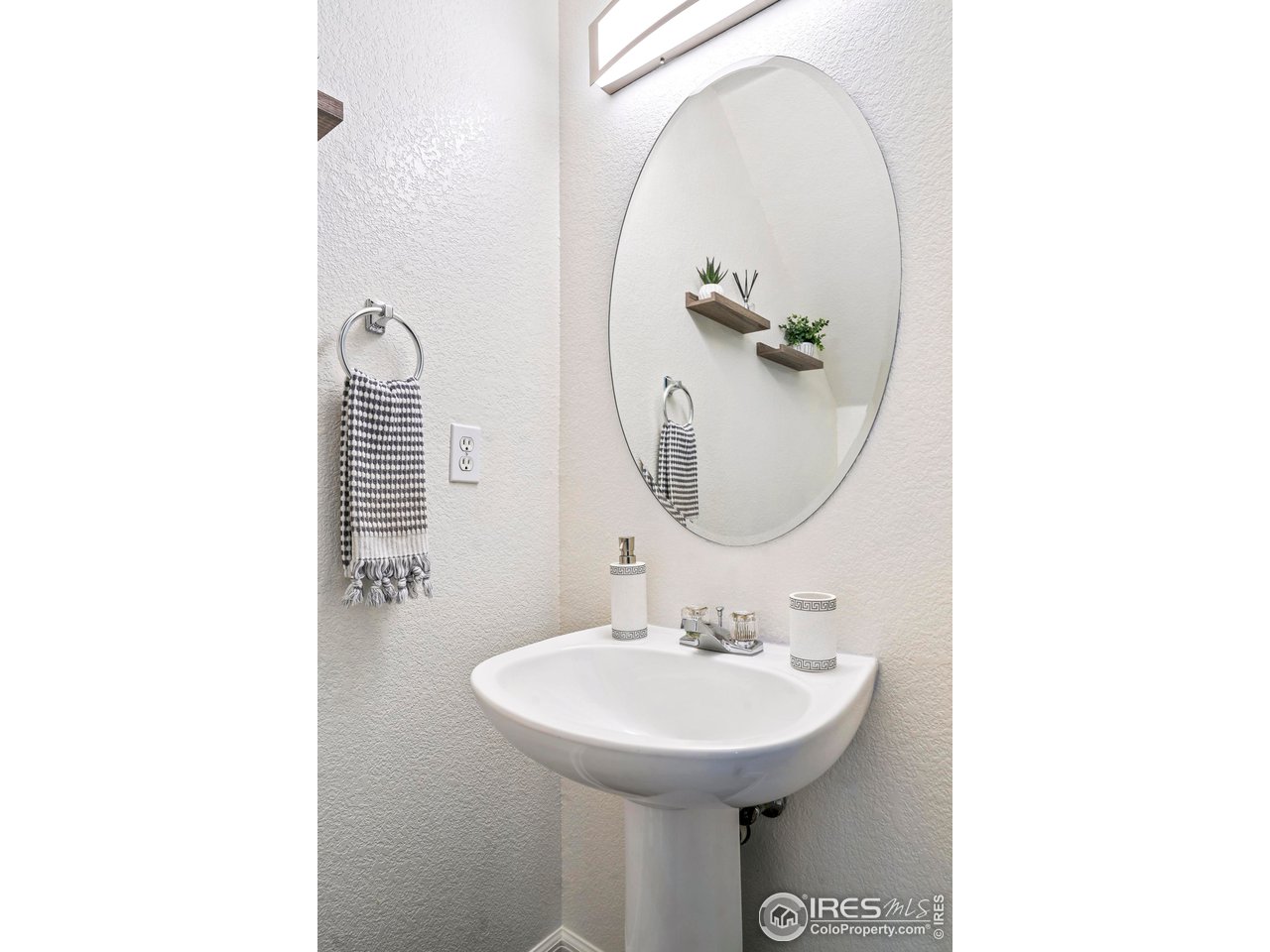 2212 Devonshire Ct