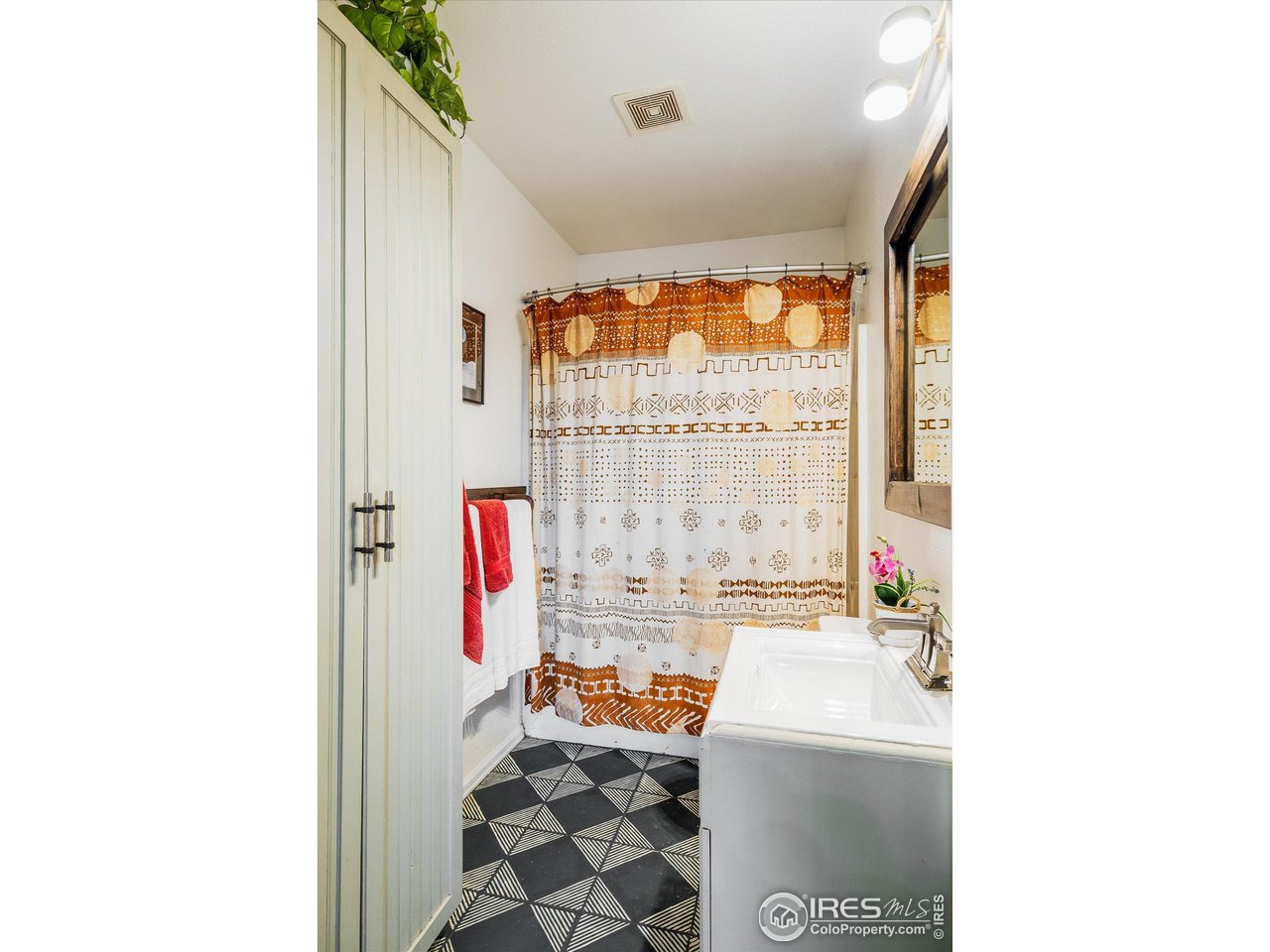 245 2nd St