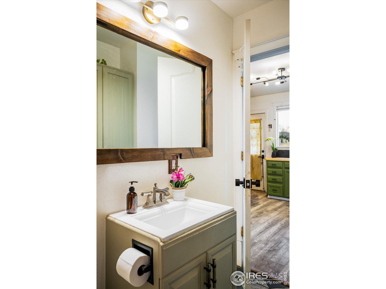 245 2nd St