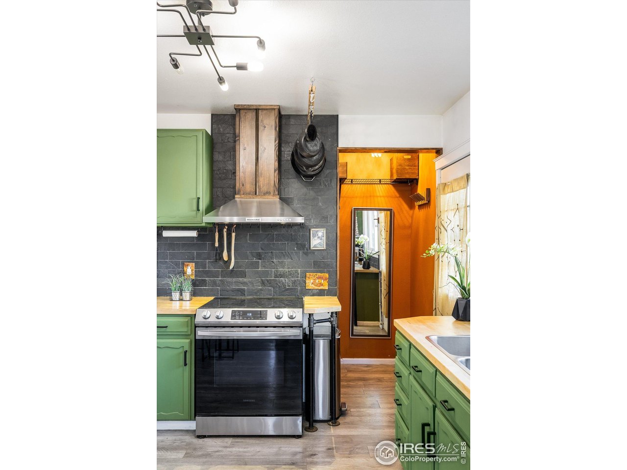 245 2nd St