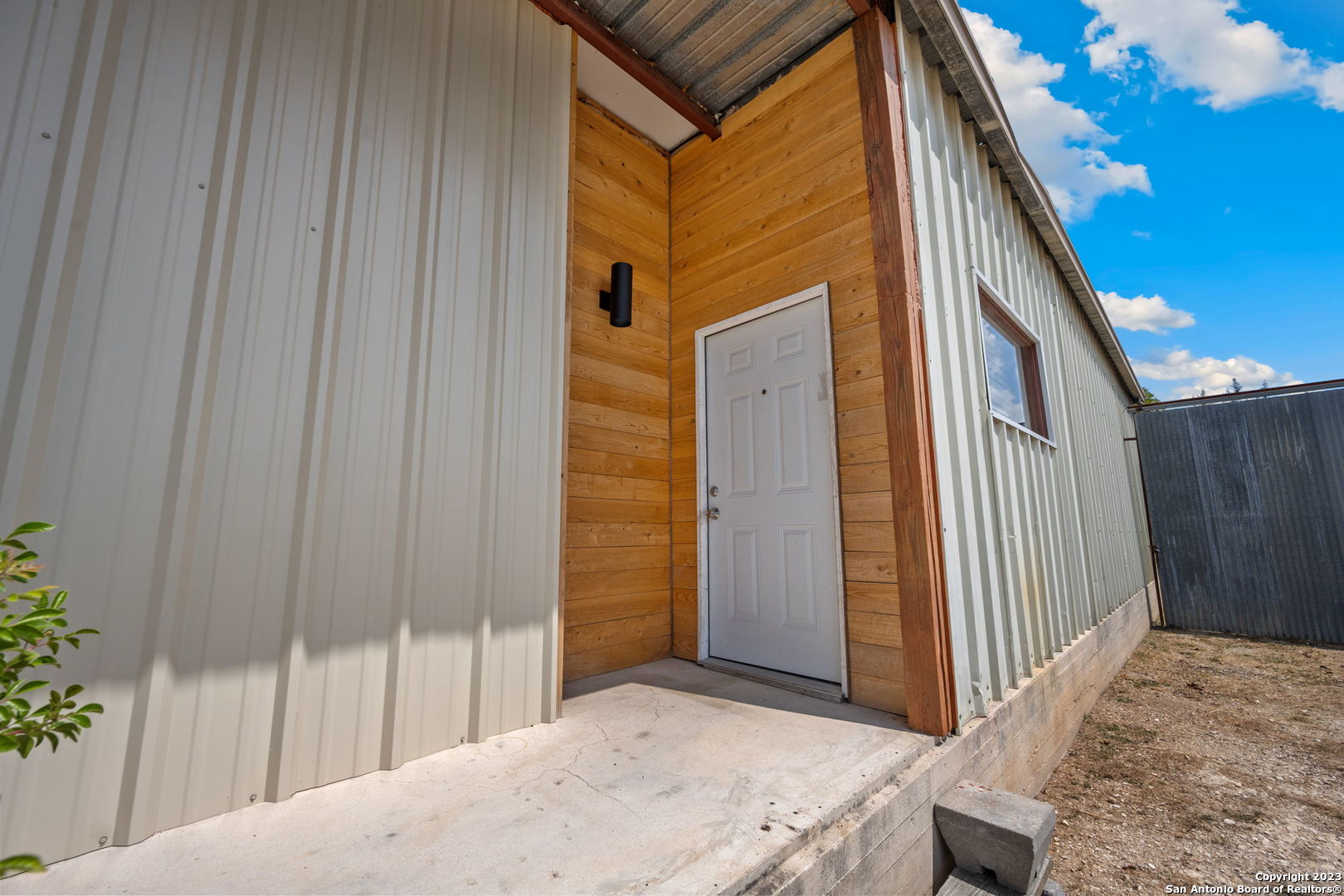 186 JULIUS DR