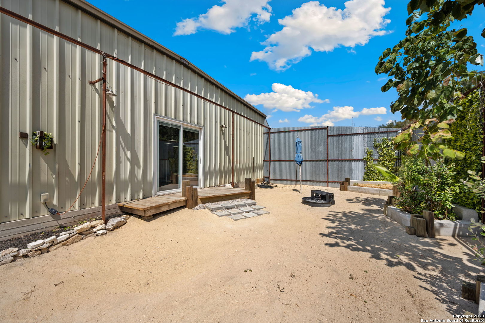 186 JULIUS DR