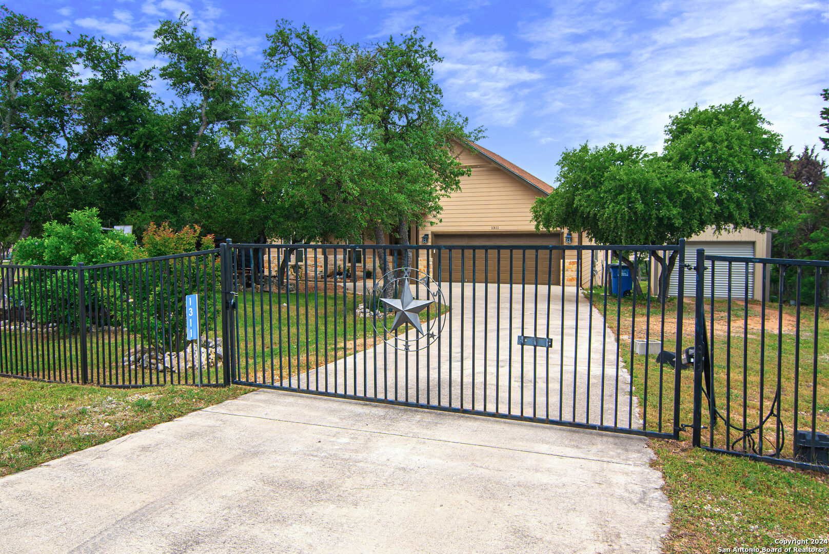 1311 Heritage Hill