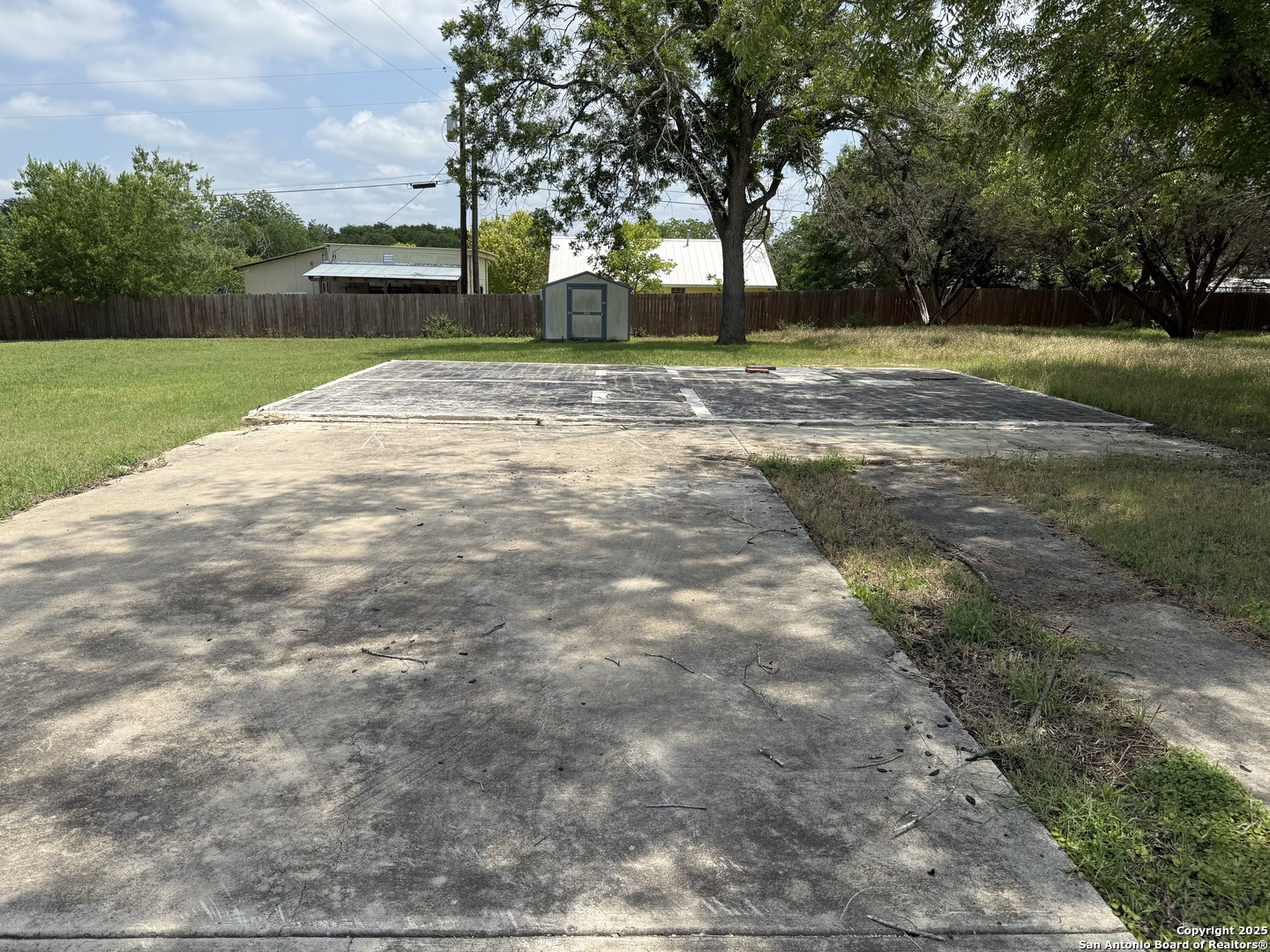 1046 Peach Tree
