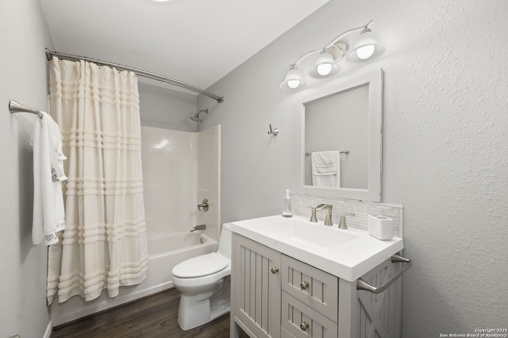 1575 Live Oak Drive