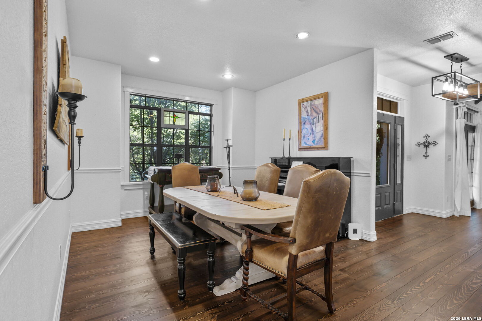 211 BENTWOOD DR