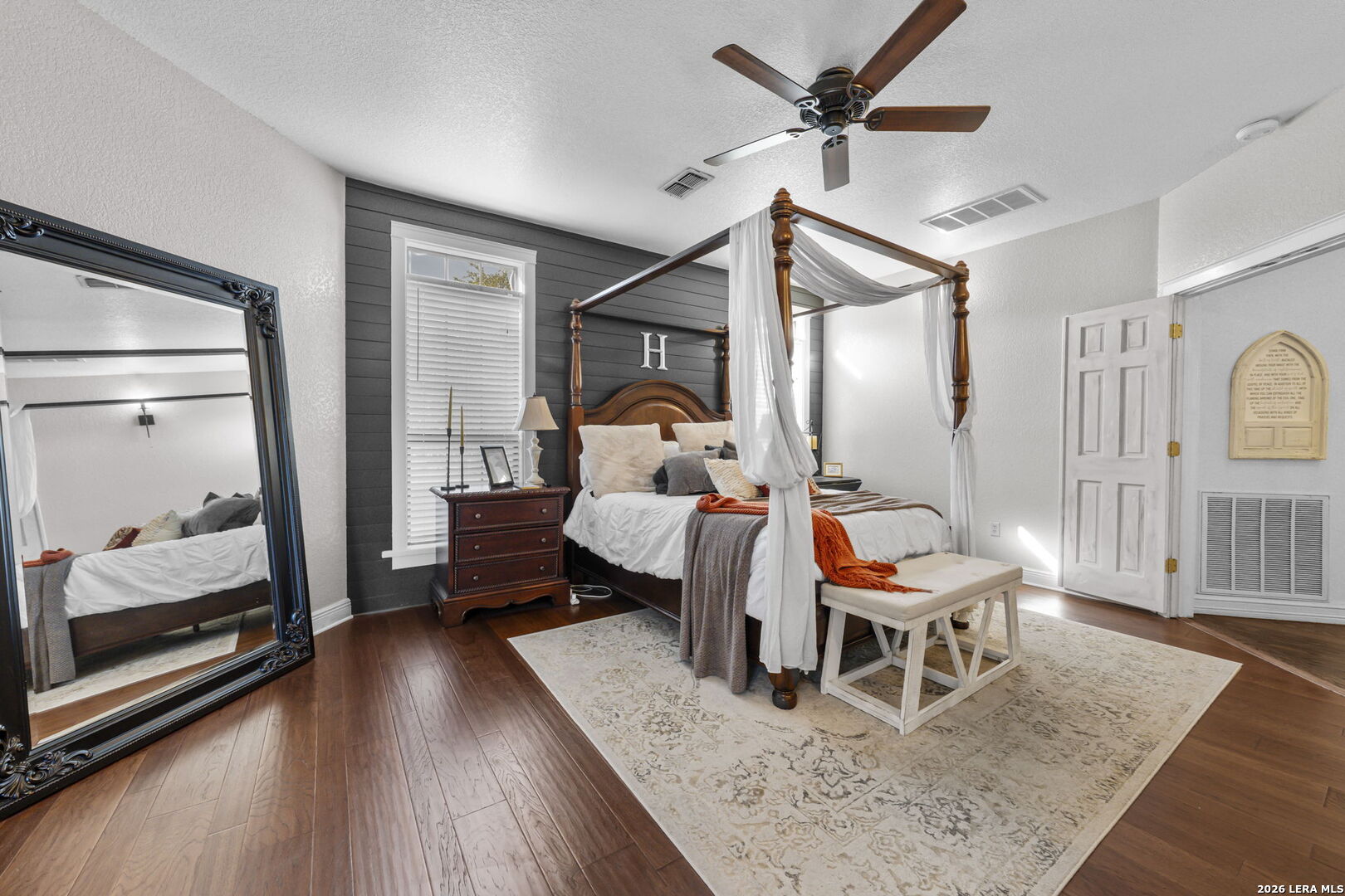 211 BENTWOOD DR