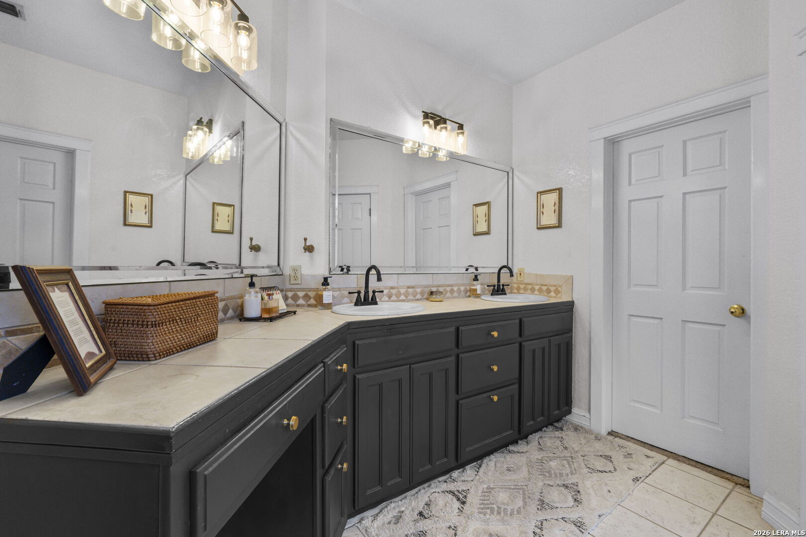 211 BENTWOOD DR