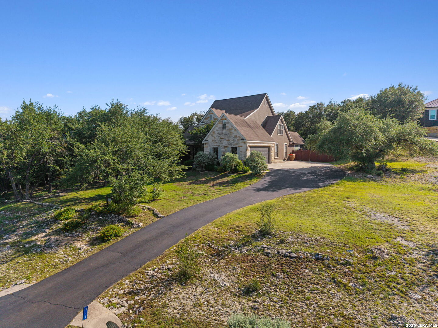 211 BENTWOOD DR