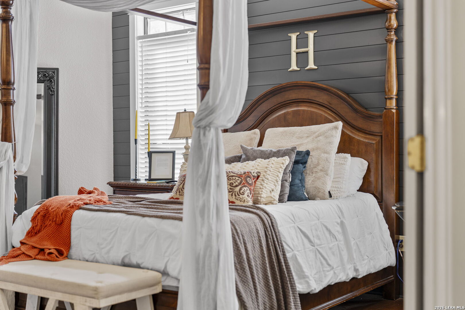 211 BENTWOOD DR