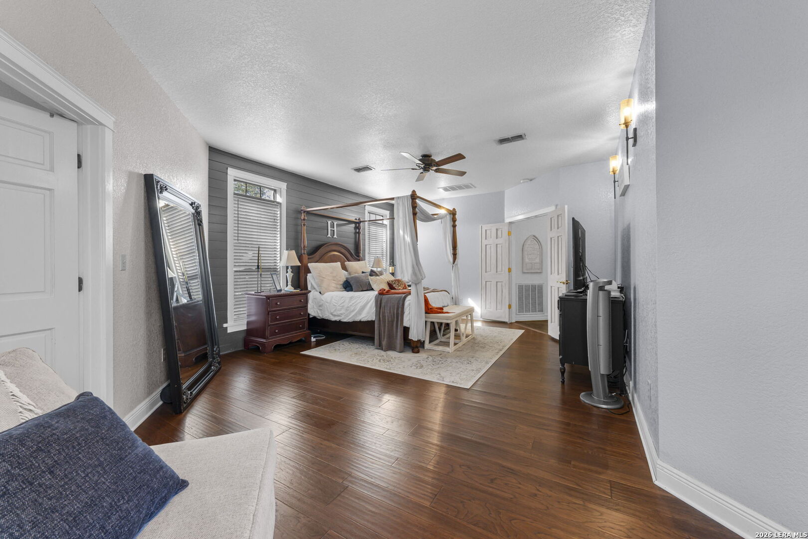 211 BENTWOOD DR