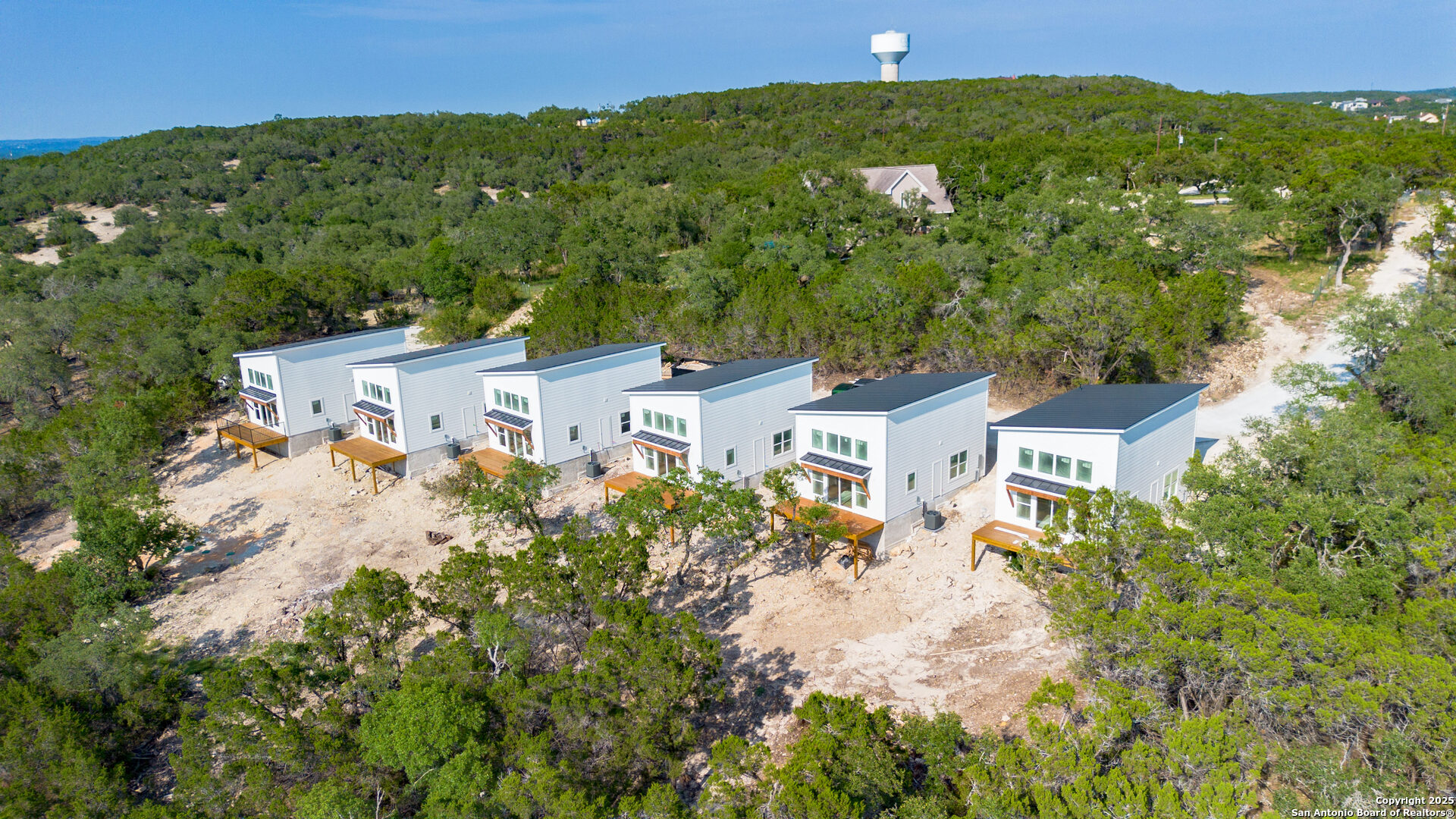 2004 CEDAR HILL DR Unit: 1