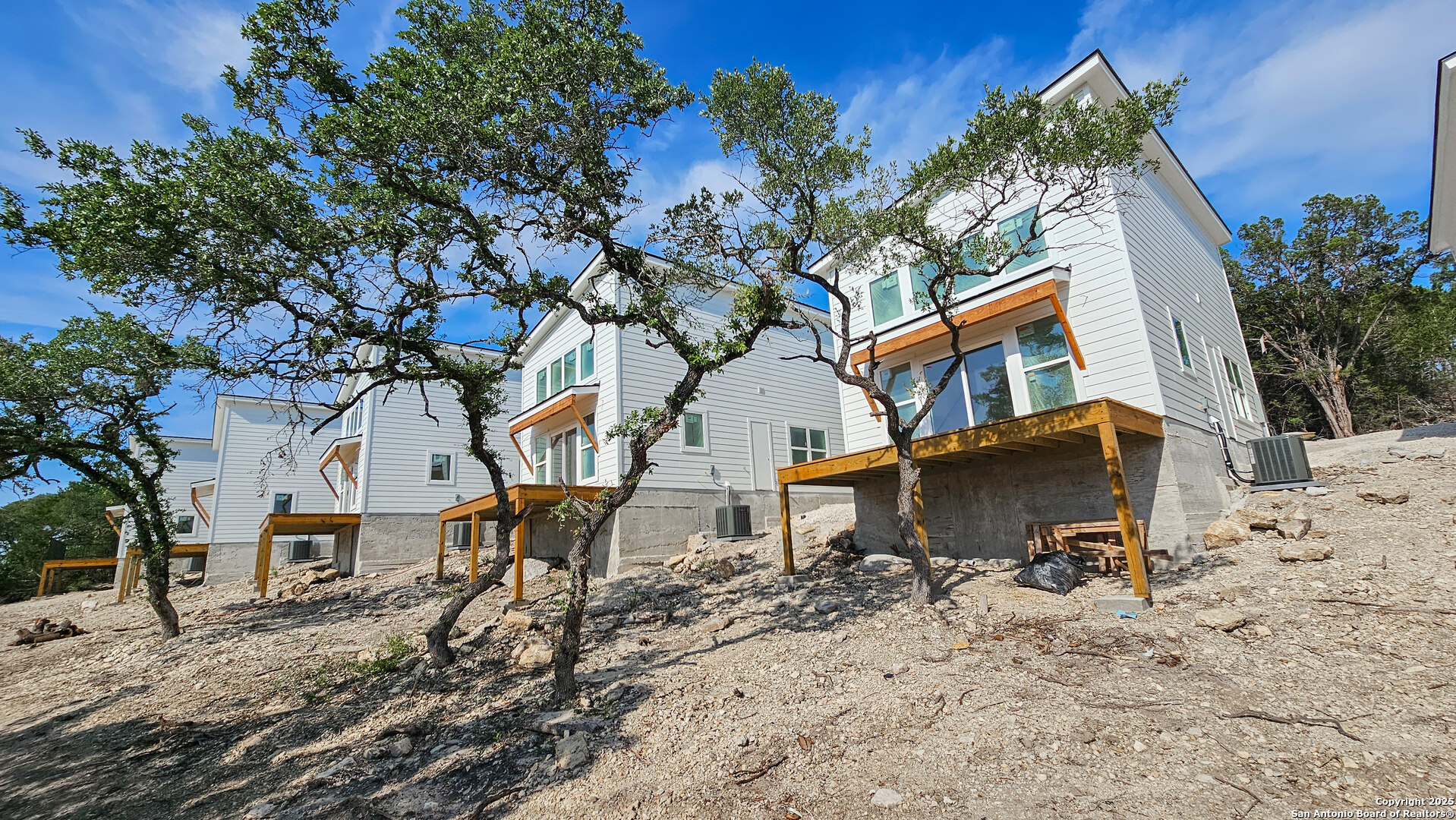 2004 CEDAR HILL DR Unit: 1