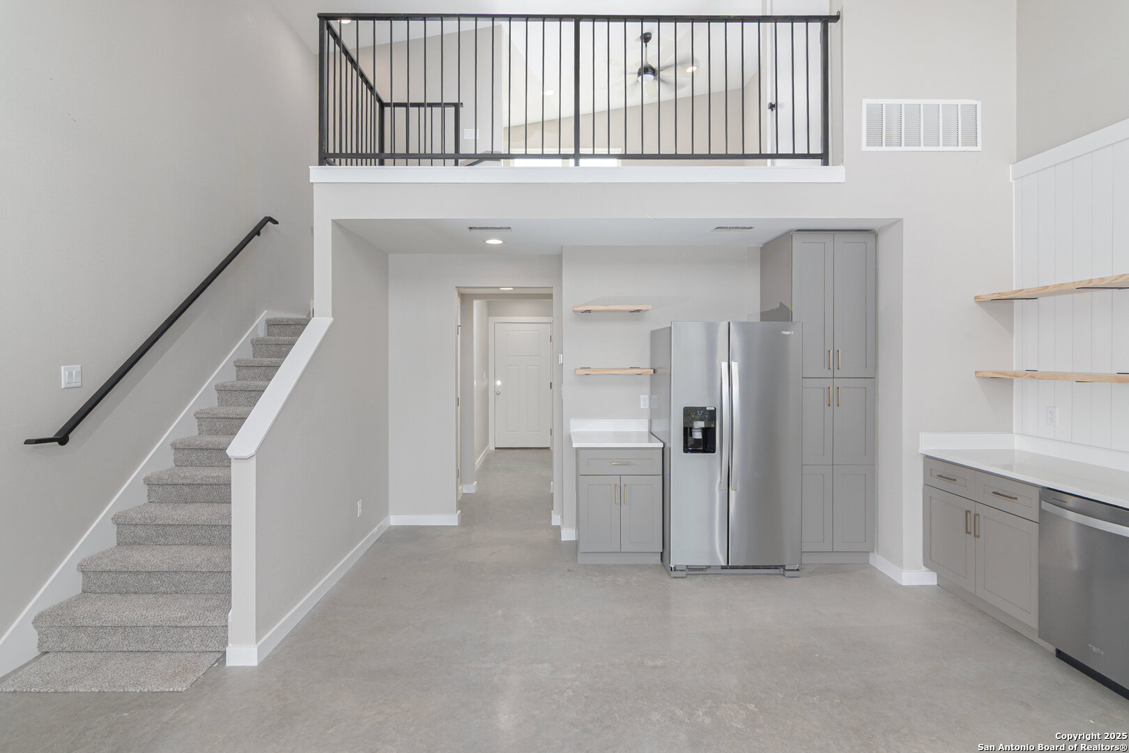 2004 CEDAR HILL DR Unit: 1