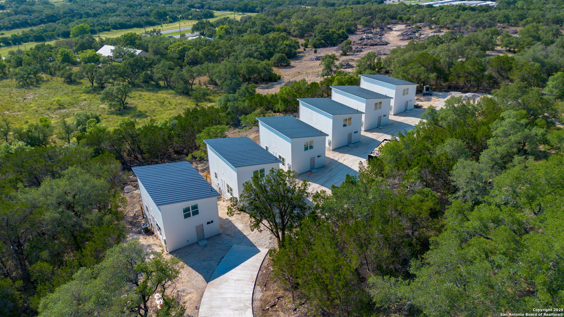 2004 CEDAR HILL DR Unit: 1