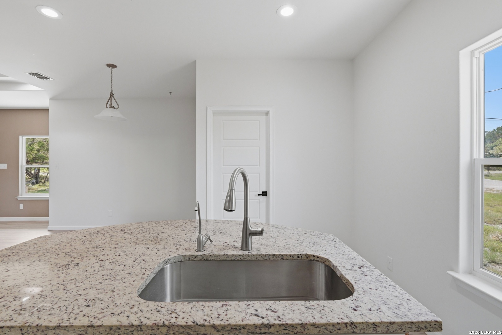 1135 Hedgestone