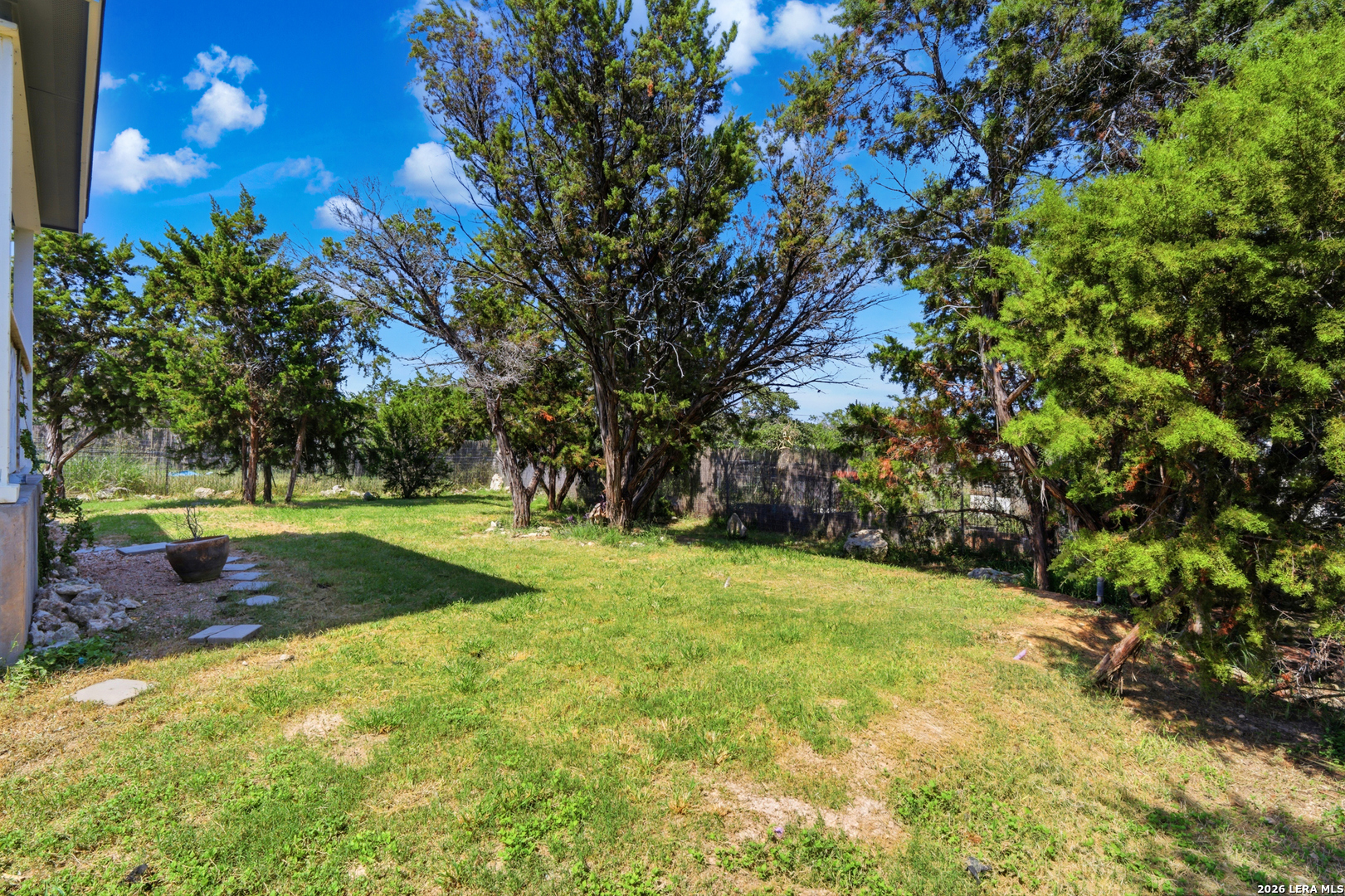 1135 Hedgestone