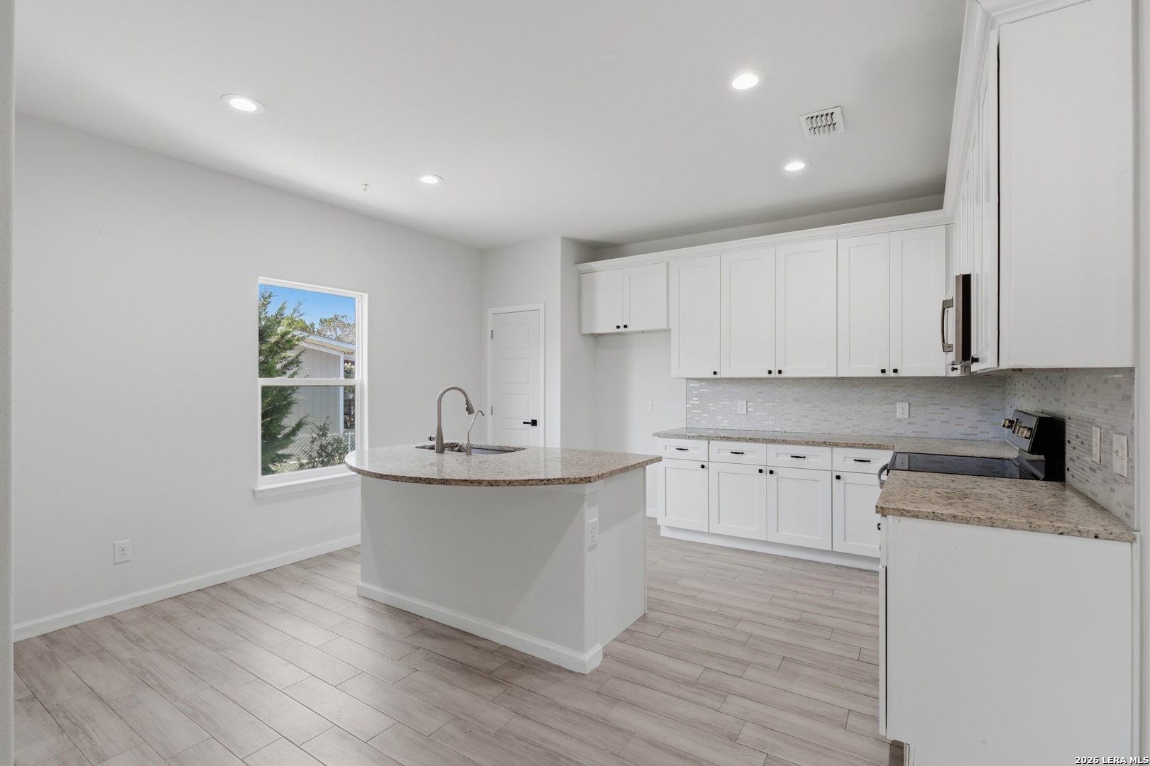 1135 Hedgestone