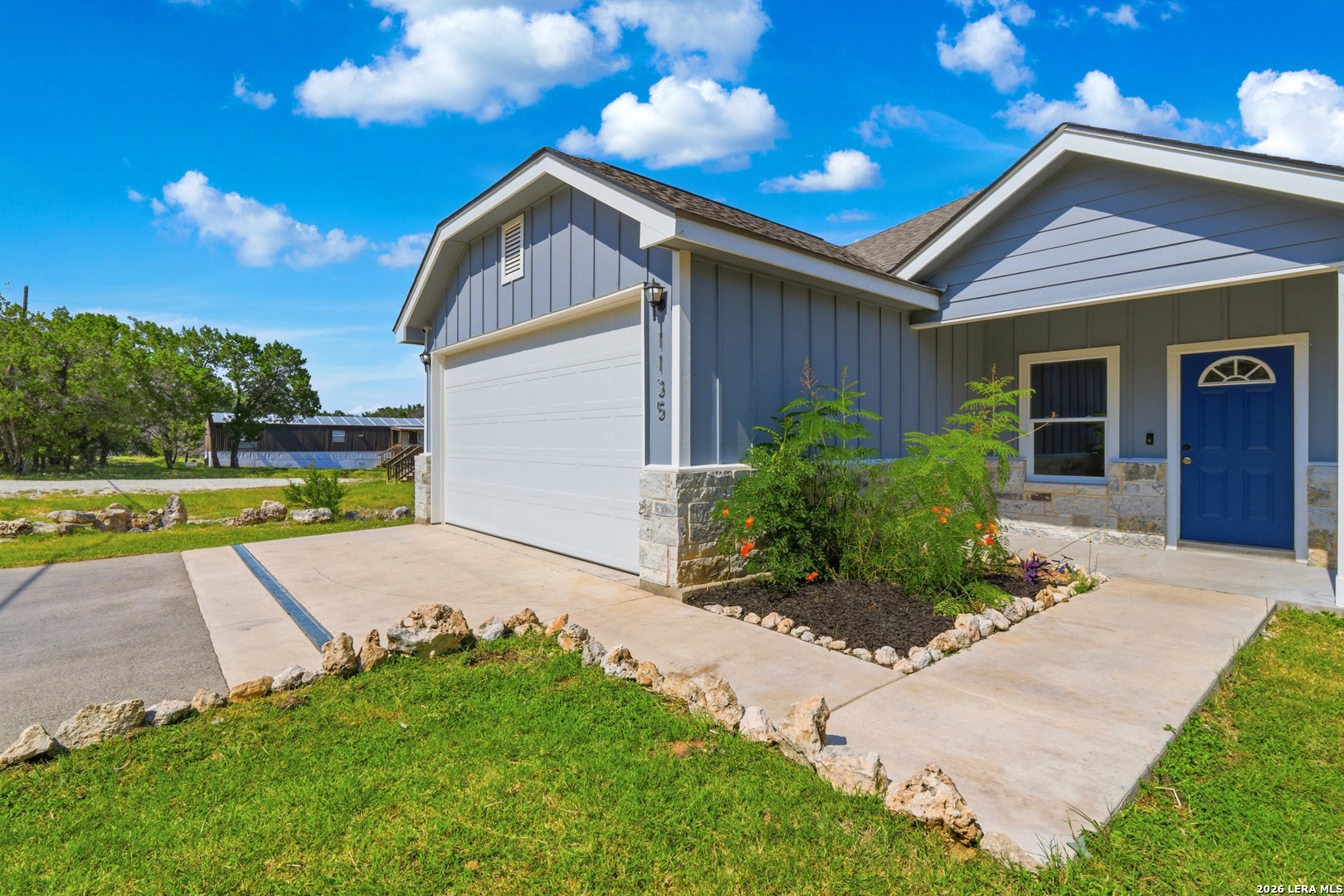 1135 Hedgestone
