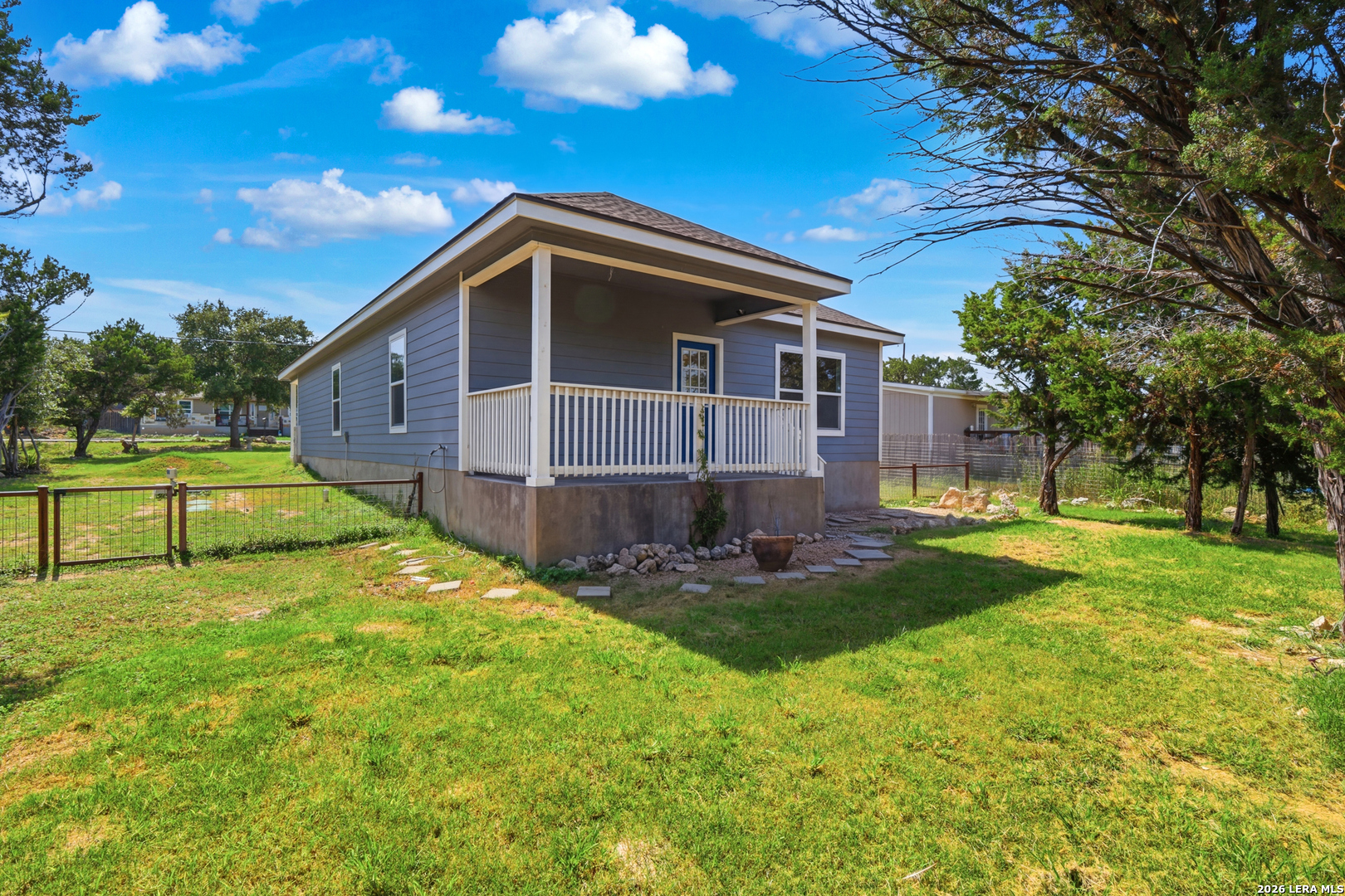 1135 Hedgestone
