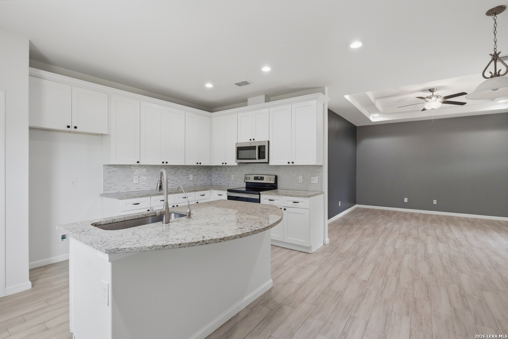 1135 Hedgestone