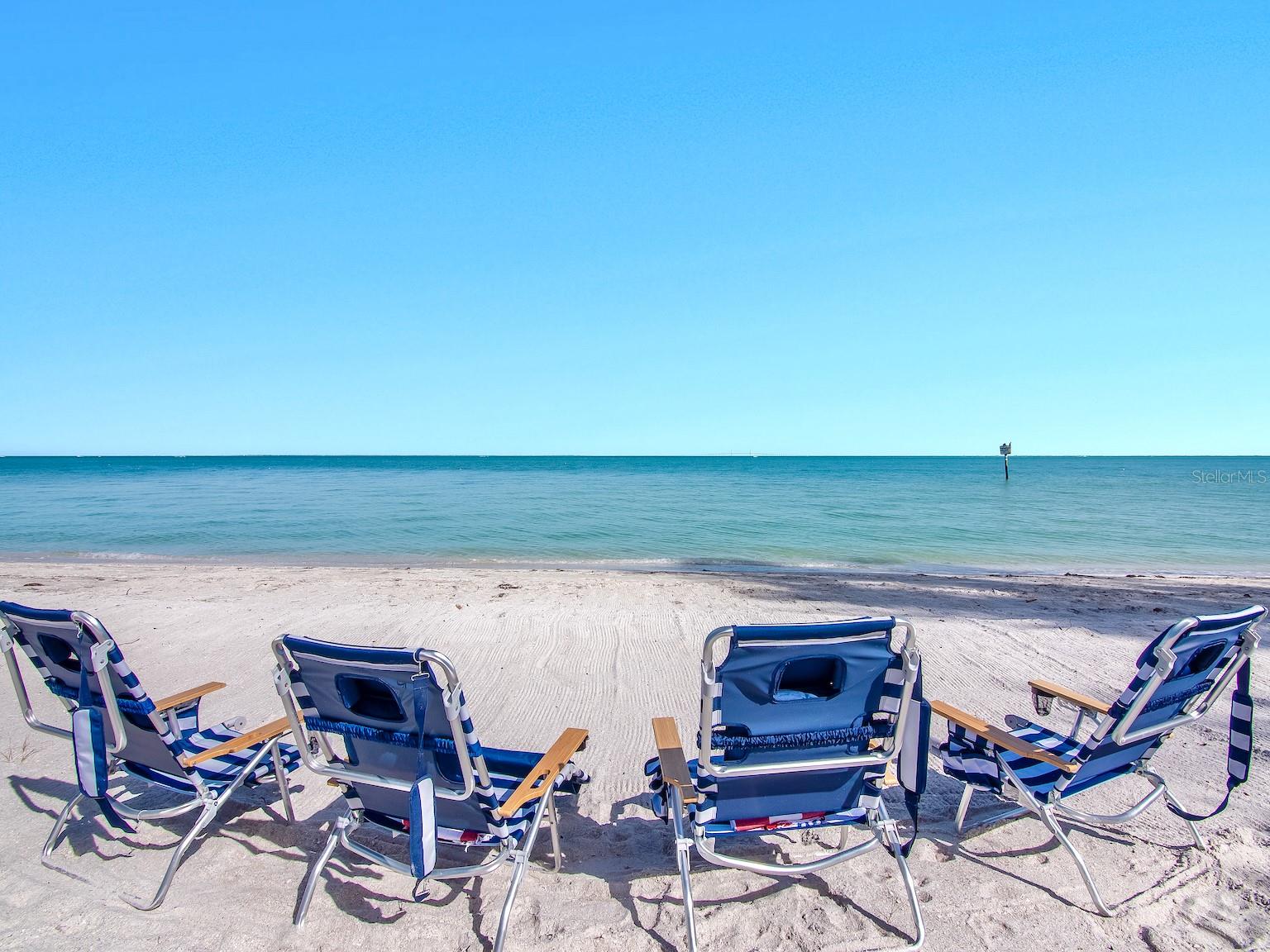 915 N SHORE DR