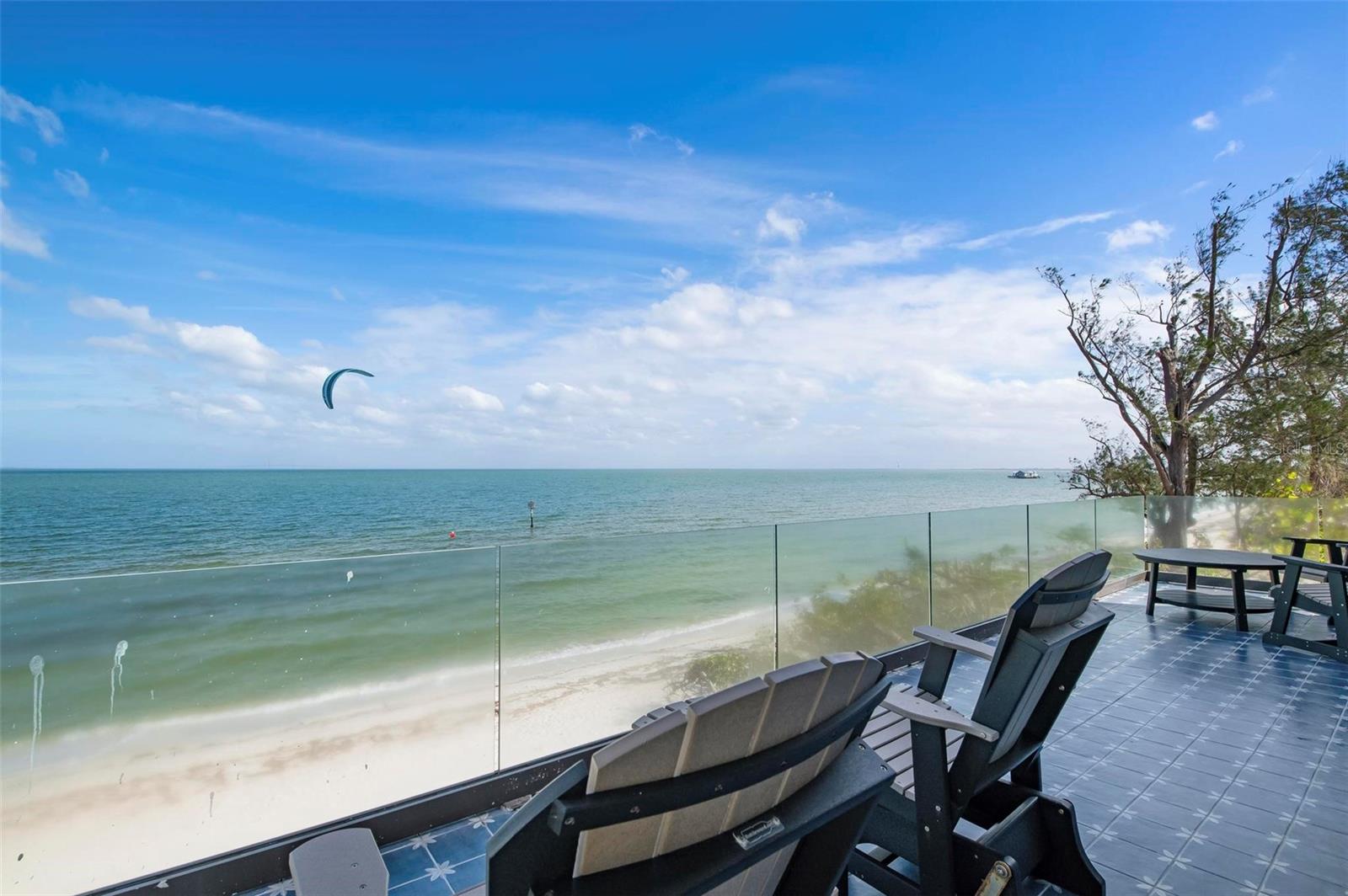 915 N SHORE DR